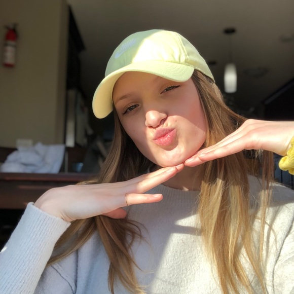 Meet your Posher, Bianca - Picture 1 of 1